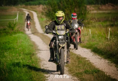 Legalny off-road motocykliści adventure